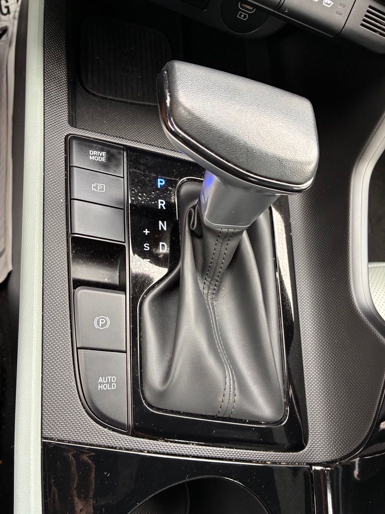 2025 Hyundai Elantra Limited - Photo 36