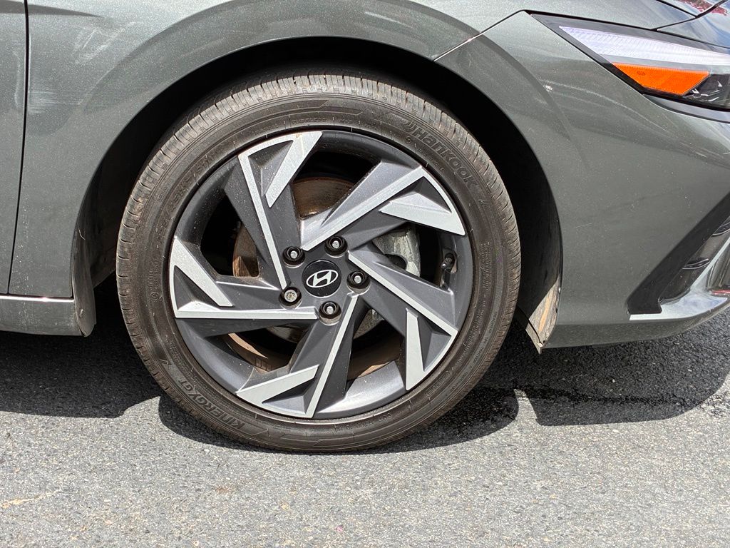 2025 Hyundai Elantra Limited - Photo 47
