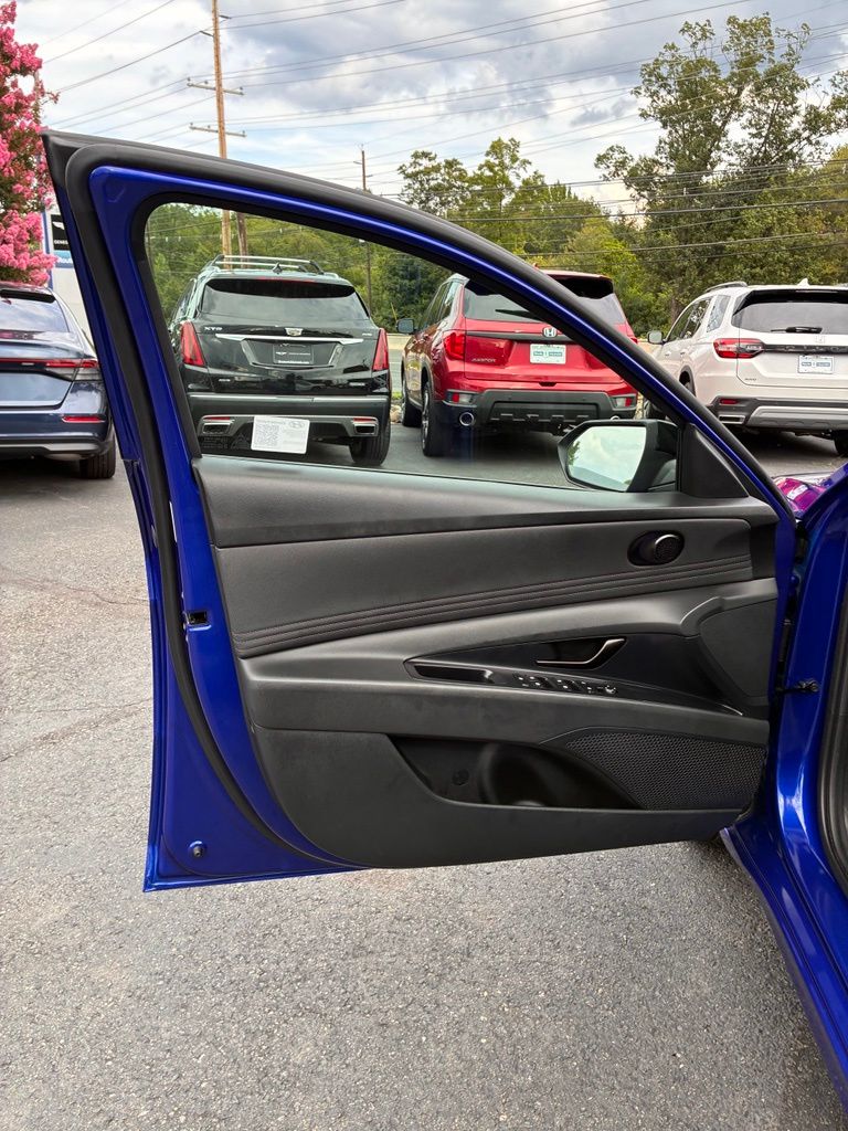 2025 Hyundai Elantra Blue - Photo 25