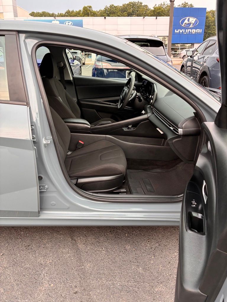 2022 Hyundai Elantra SEL - Photo 16