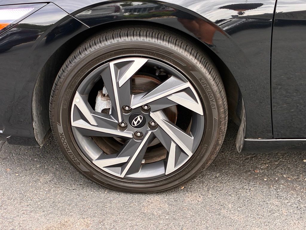 2025 Hyundai Elantra Limited - Photo 47