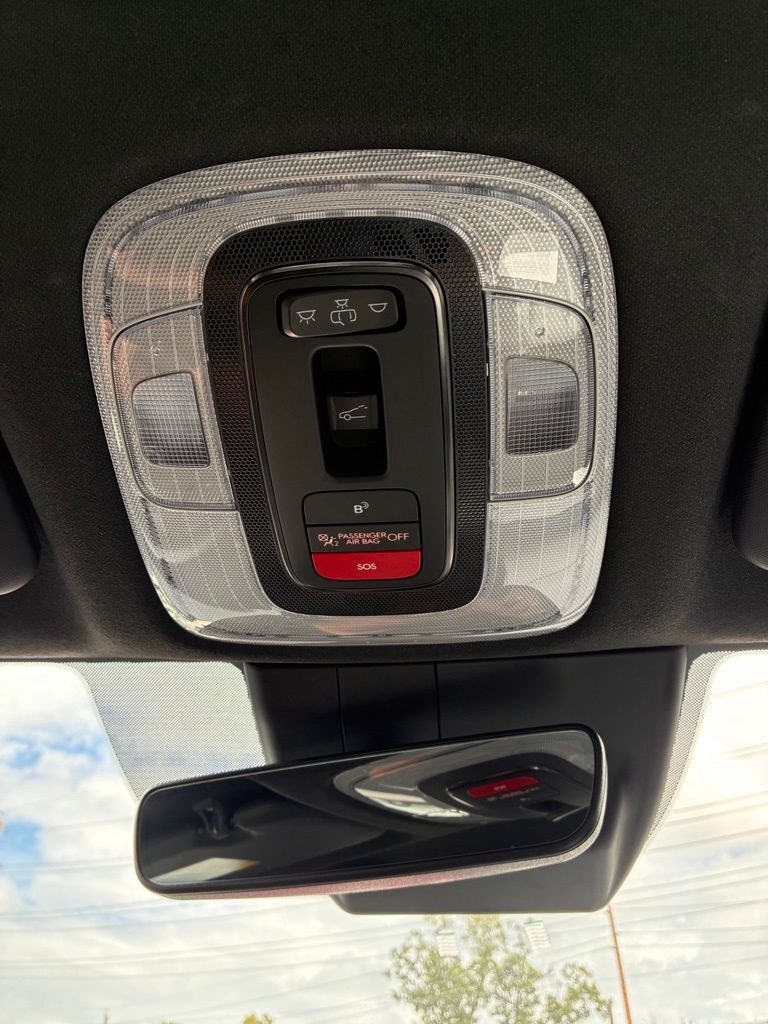 2025 Hyundai Elantra Limited - Photo 39