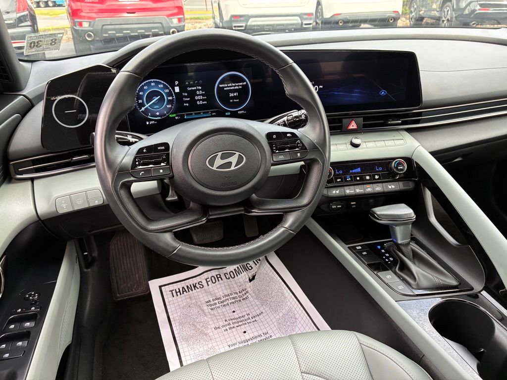 2025 Hyundai Elantra Limited - Photo 28