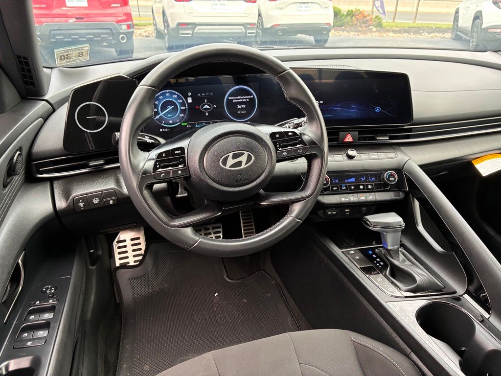 2025 Hyundai Elantra Blue - Photo 27