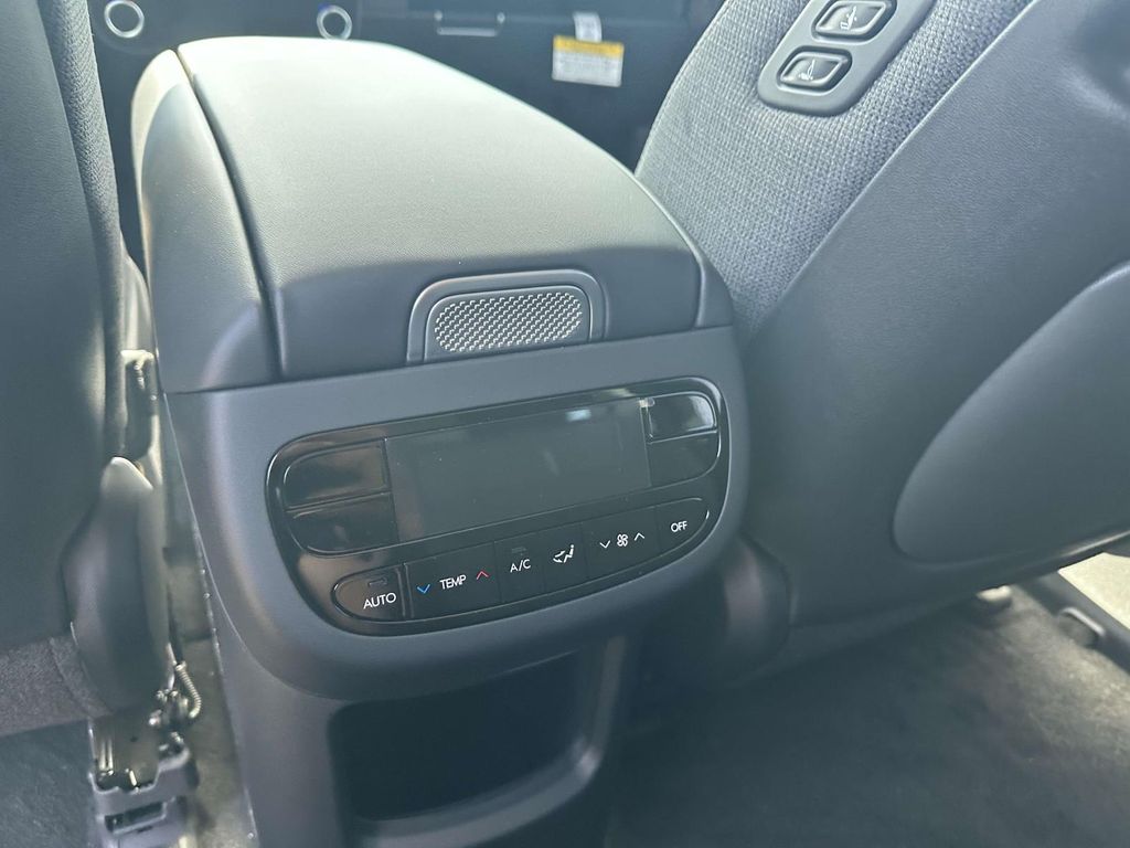 2026 Hyundai IONIQ 9 SE - Photo 13