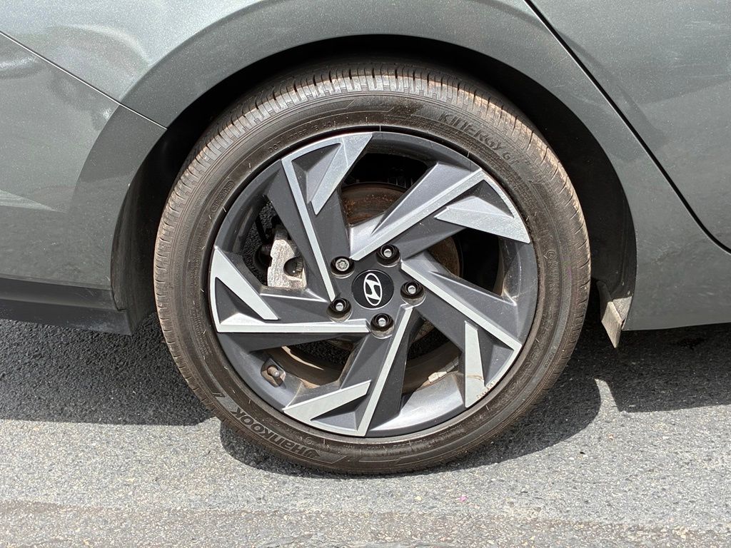 2025 Hyundai Elantra Limited - Photo 46