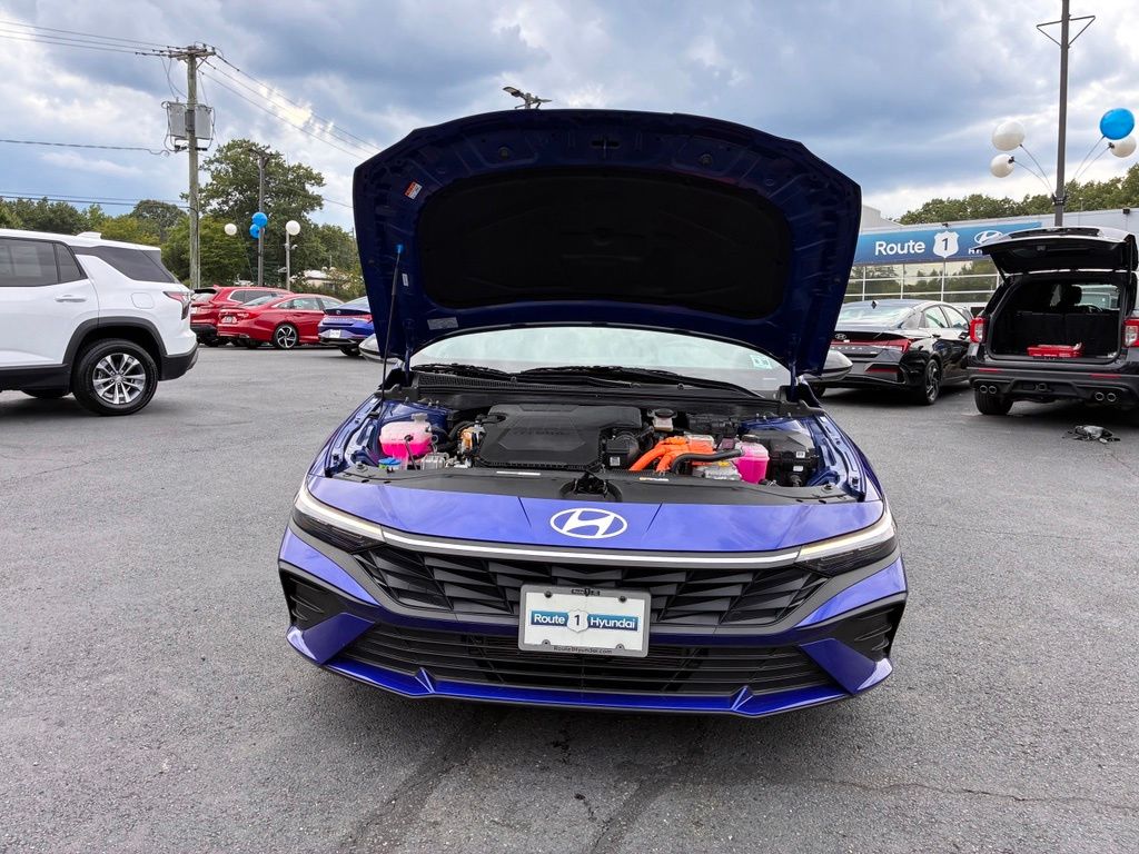 2025 Hyundai Elantra Blue - Photo 9