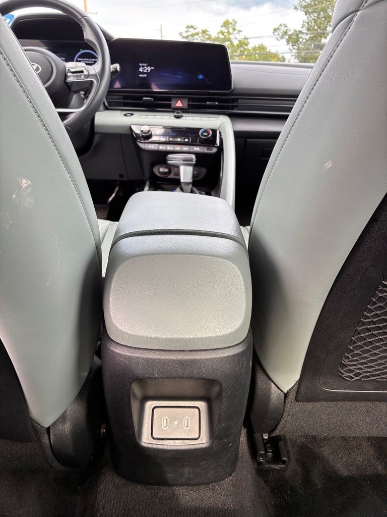 2025 Hyundai Elantra Limited - Photo 15