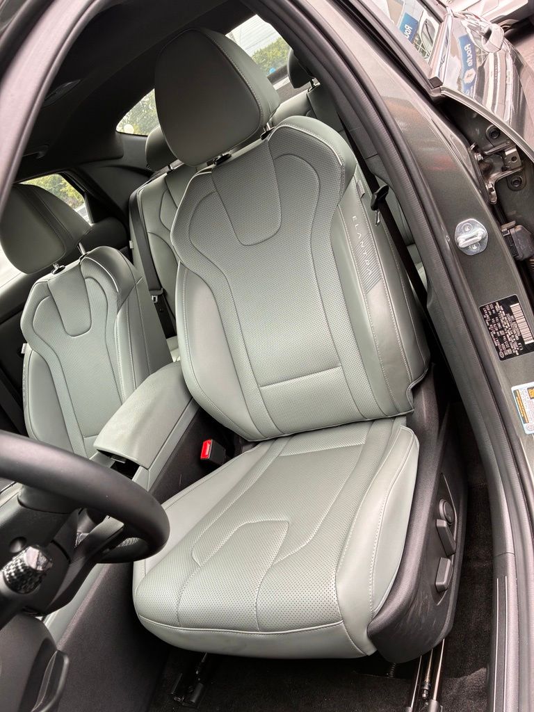 2025 Hyundai Elantra Limited - Photo 15