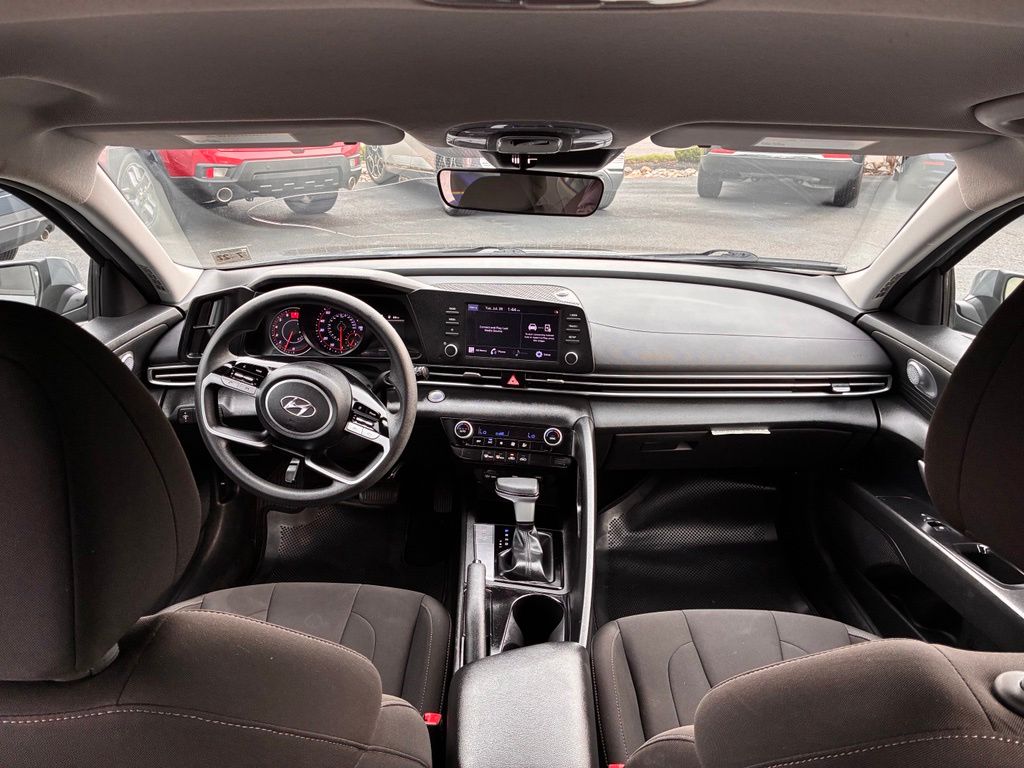 2022 Hyundai Elantra SEL - Photo 13