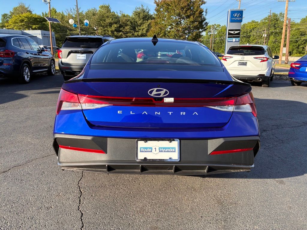2025 Hyundai Elantra SEL - Photo 6