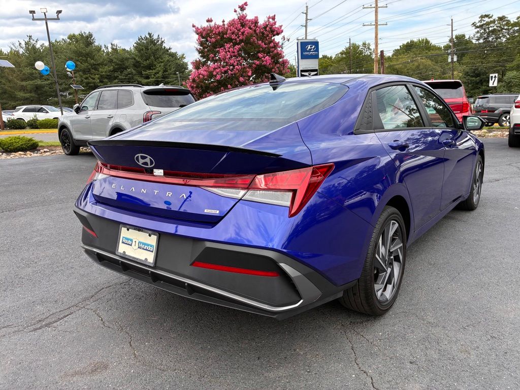 2025 Hyundai Elantra Blue - Photo 7