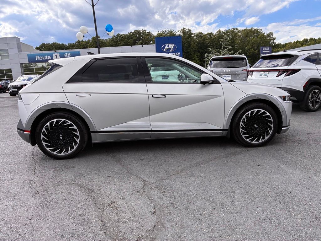 2024 Hyundai IONIQ 5 Limited - Photo 8