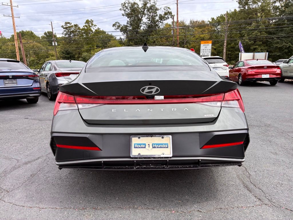 2025 Hyundai Elantra Limited - Photo 6