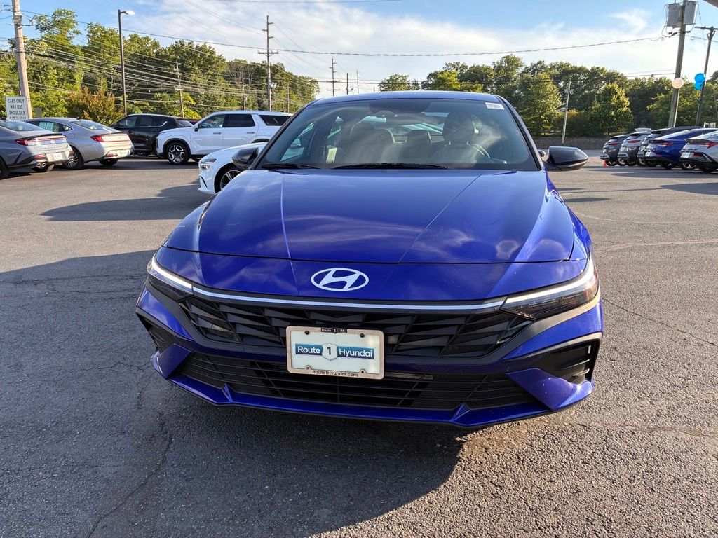 2025 Hyundai Elantra SEL - Photo 2