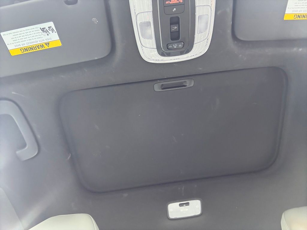 2025 Hyundai Elantra Limited - Photo 43