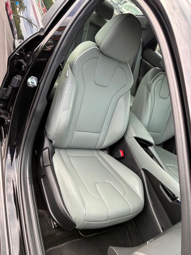 2025 Hyundai Elantra Limited - Photo 18