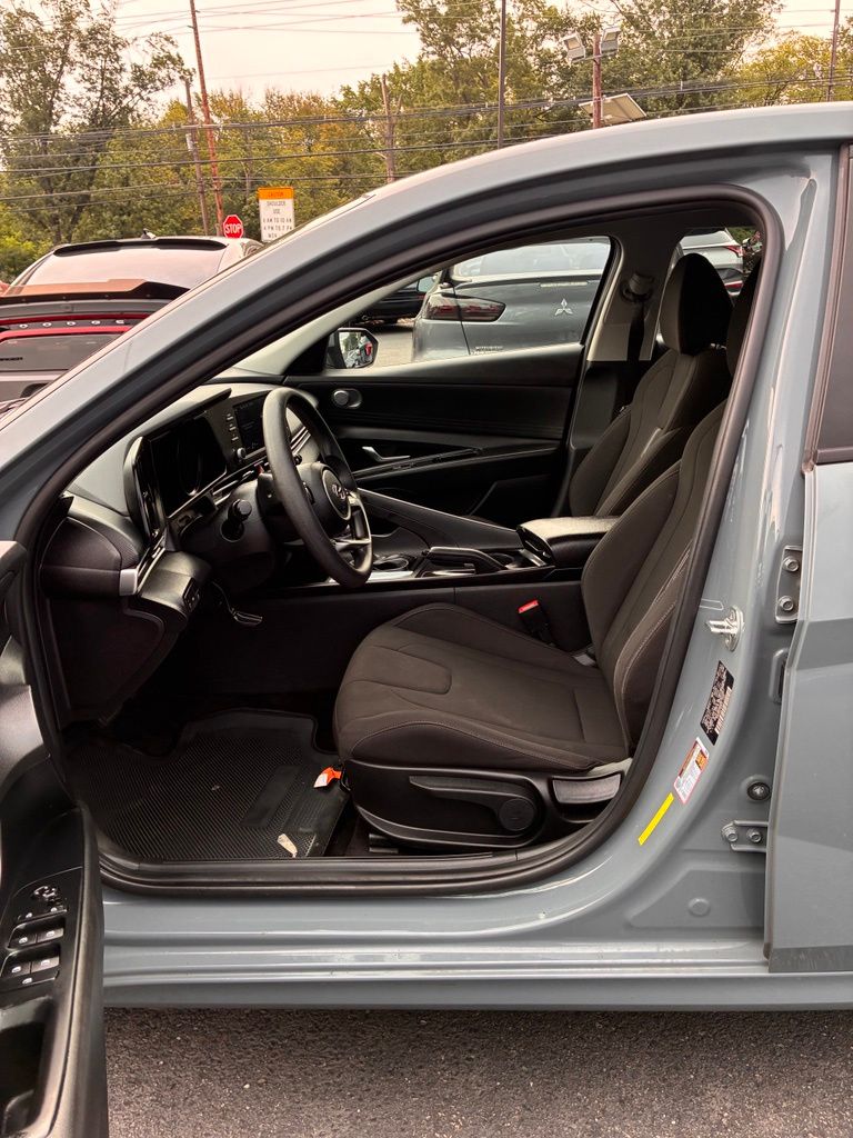 2022 Hyundai Elantra SEL - Photo 22