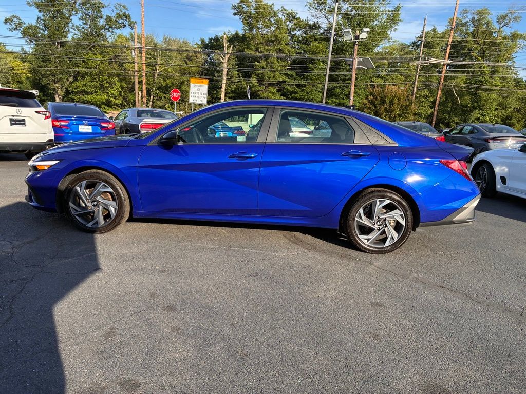 2025 Hyundai Elantra SEL - Photo 4