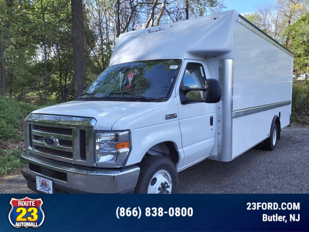 2024 Ford E-450 Cutaway DRW photo 2