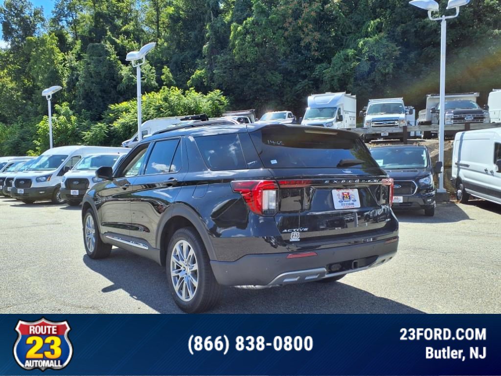 2025 Ford Explorer photo 4
