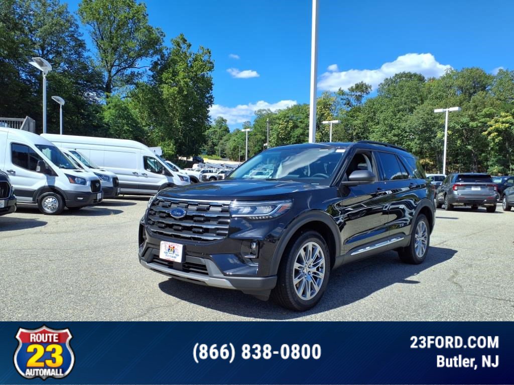 2025 Ford Explorer photo 3