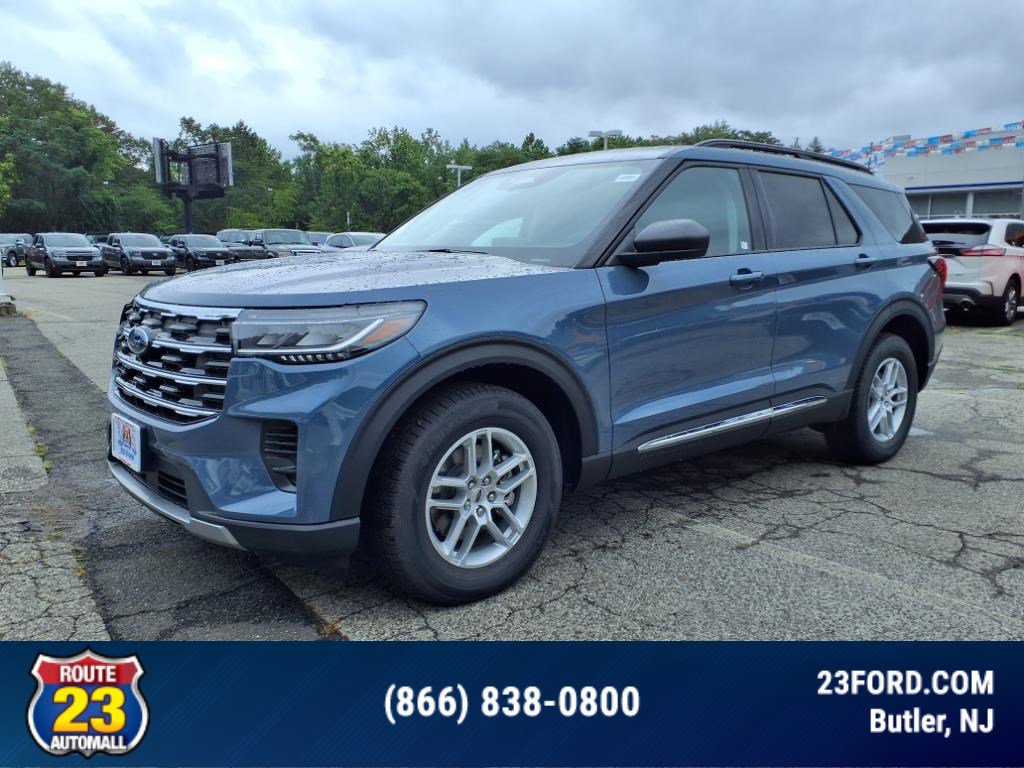 2025 Ford Explorer photo 2