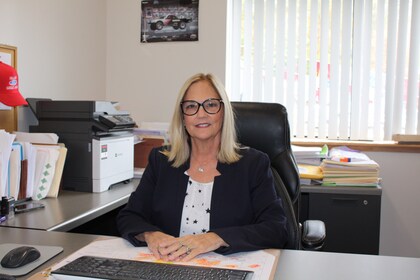 Staff member Lorna from ID_272be9