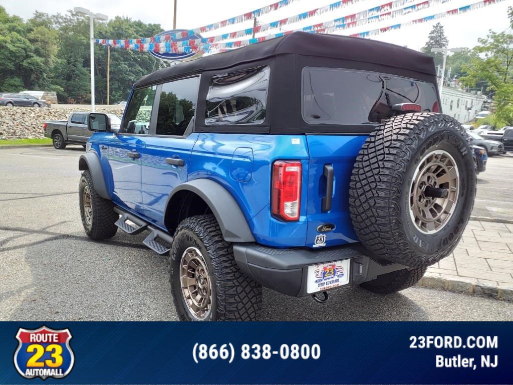 2024 Ford Bronco Black Diamond photo 3