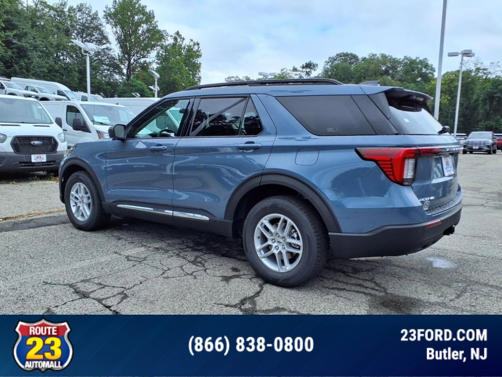 2025 Ford Explorer photo 3