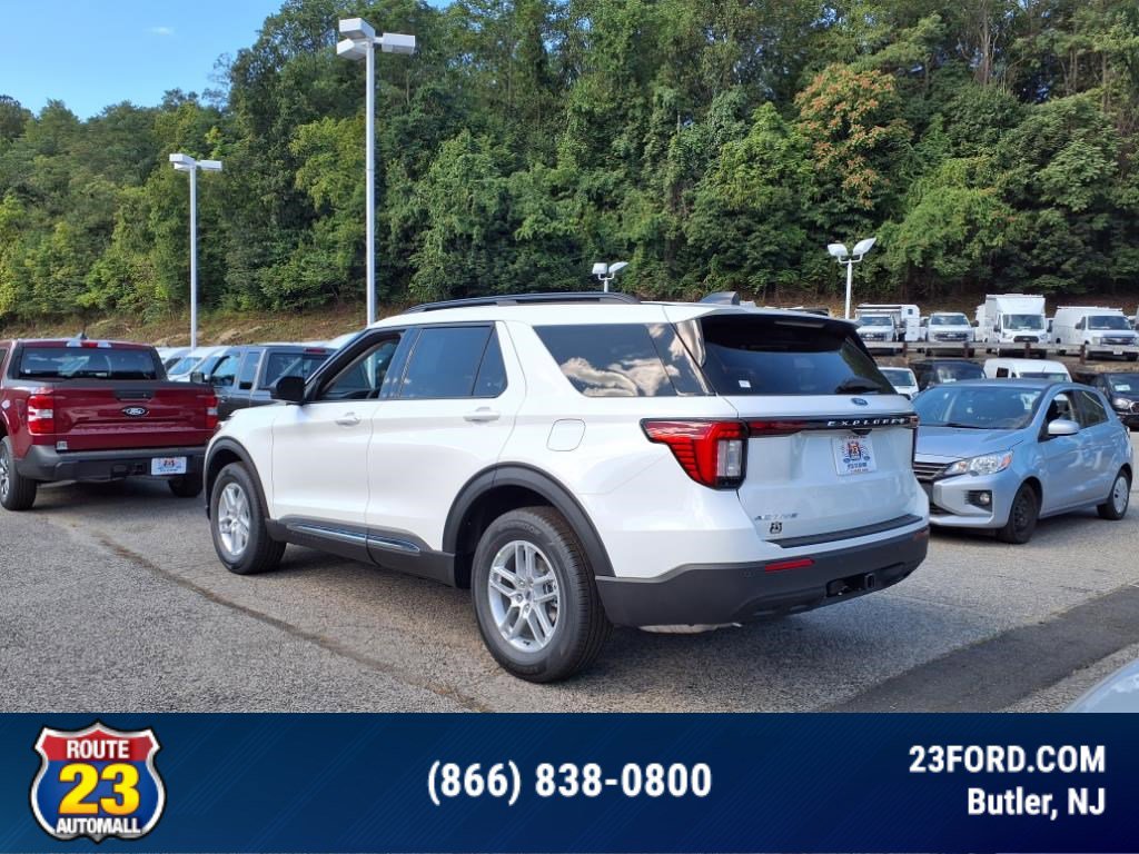 2025 Ford Explorer photo 3