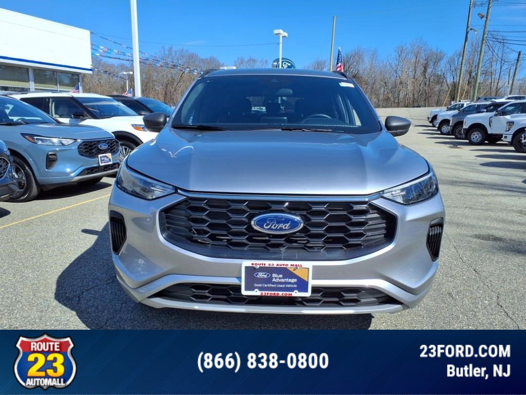 2024 Ford Escape ST-Line photo 2