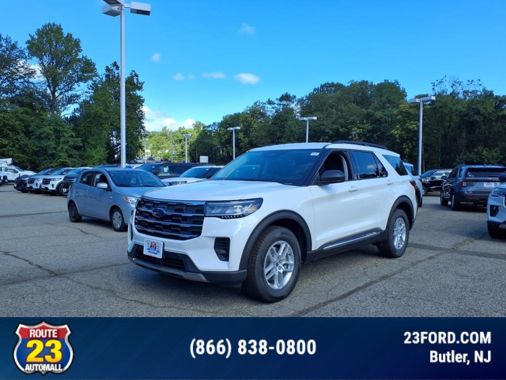 2025 Ford Explorer photo 2