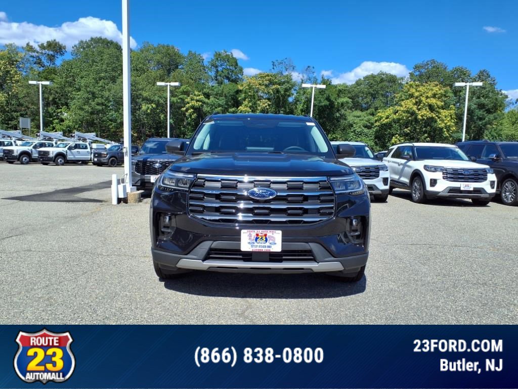 2025 Ford Explorer photo 2