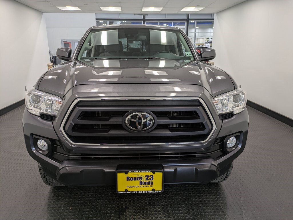 2021 Toyota Tacoma SR5 V6 photo 2