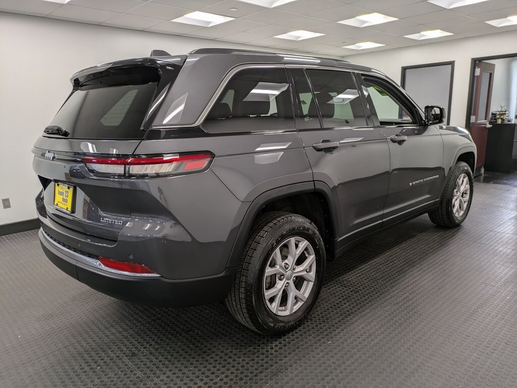 2022 Jeep Grand Cherokee Limited photo 2
