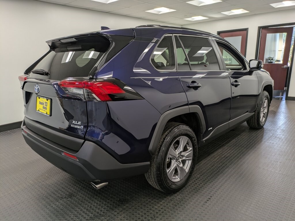 2023 Toyota RAV4 Hybrid XLE photo 2