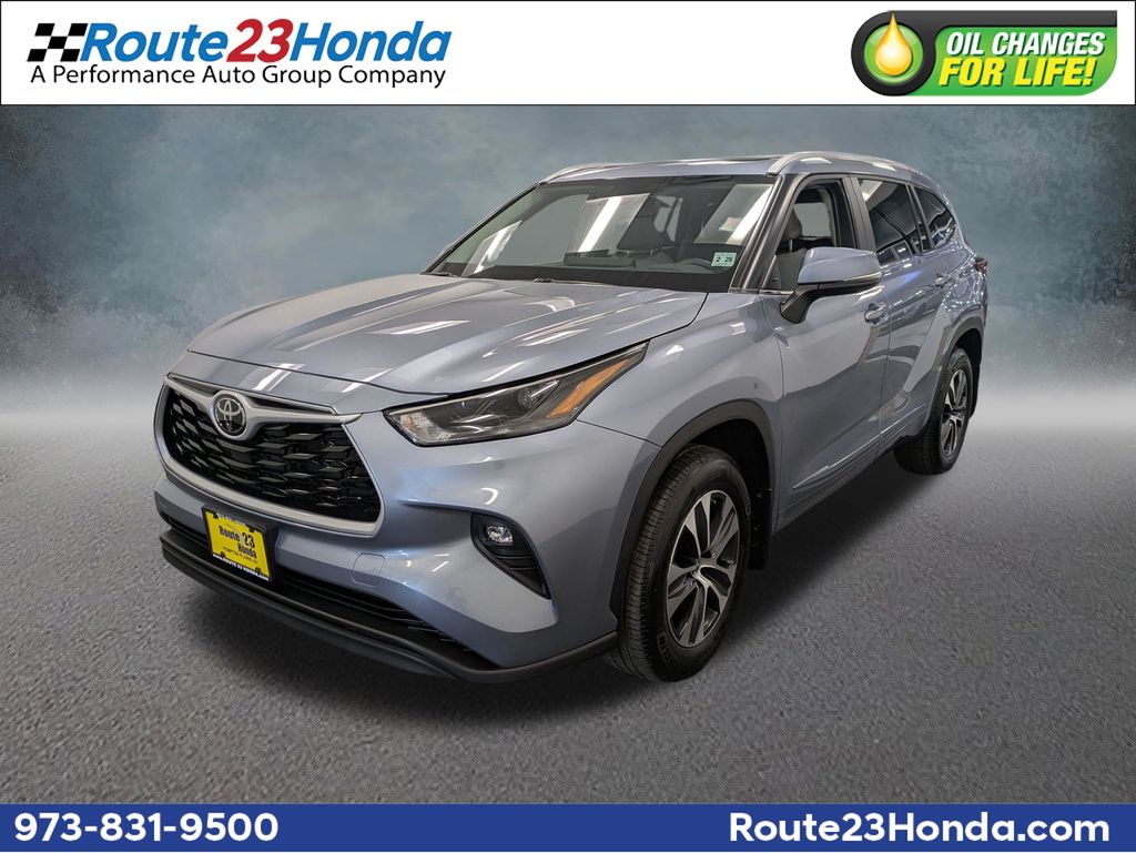 2023 Toyota Highlander XLE AWD's photo