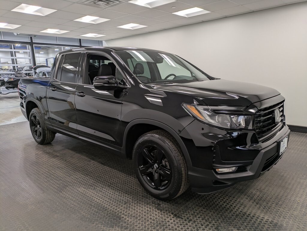 2023 Honda Ridgeline Black Edition photo 2