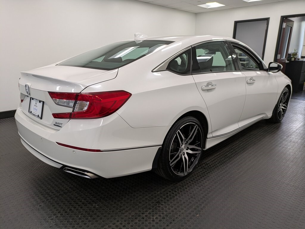 2022 Honda Accord Touring 2.0T photo 4