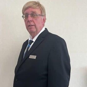 Staff member David Bradley from ID_eb27589b56cb