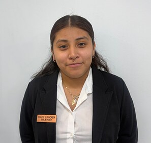 Staff member Evelin Perez                                 from ID_e373ff609d1b