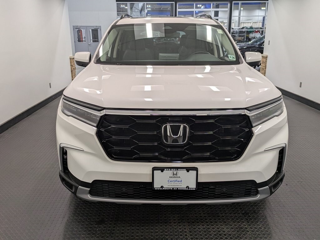 2023 Honda Pilot Touring photo 2