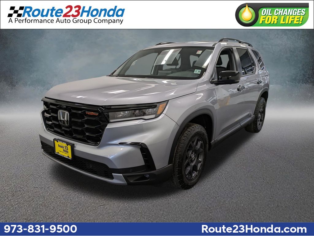 2025 Honda Pilot TrailSport AWD's photo