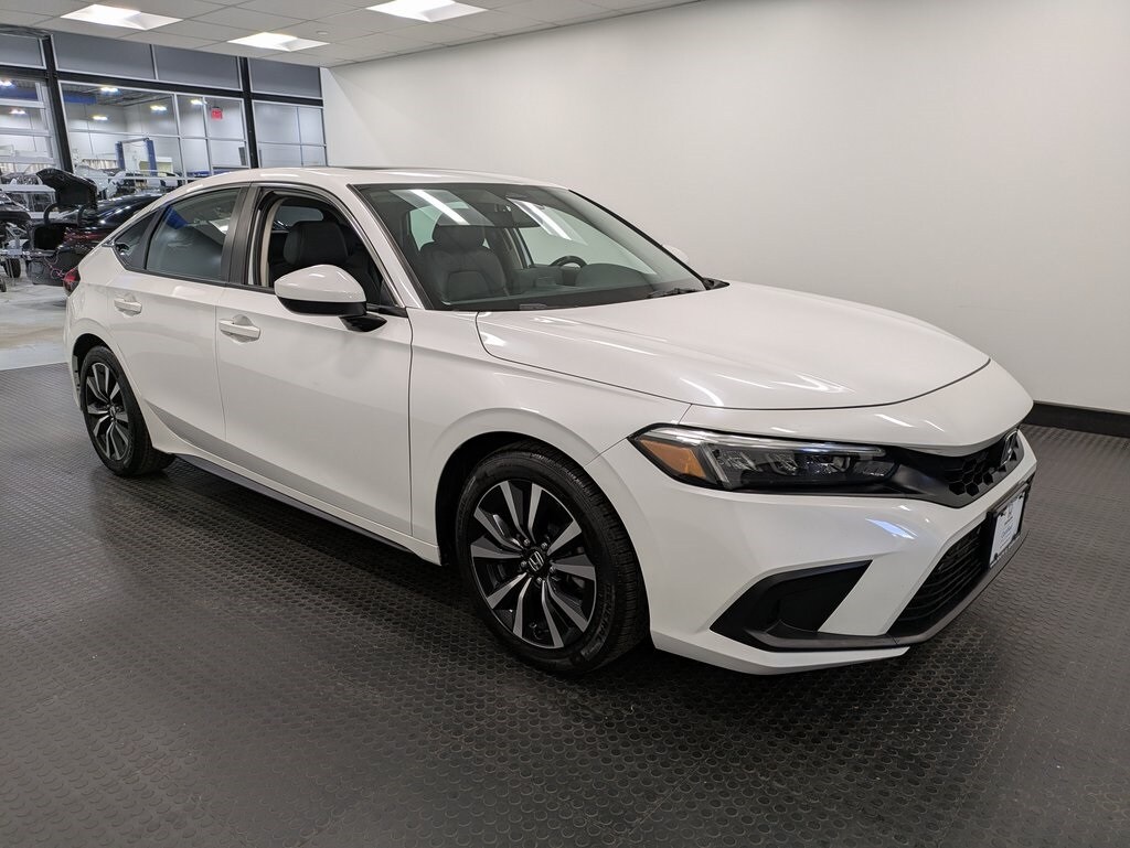 2023 Honda Civic EX-L Hatchback photo 3