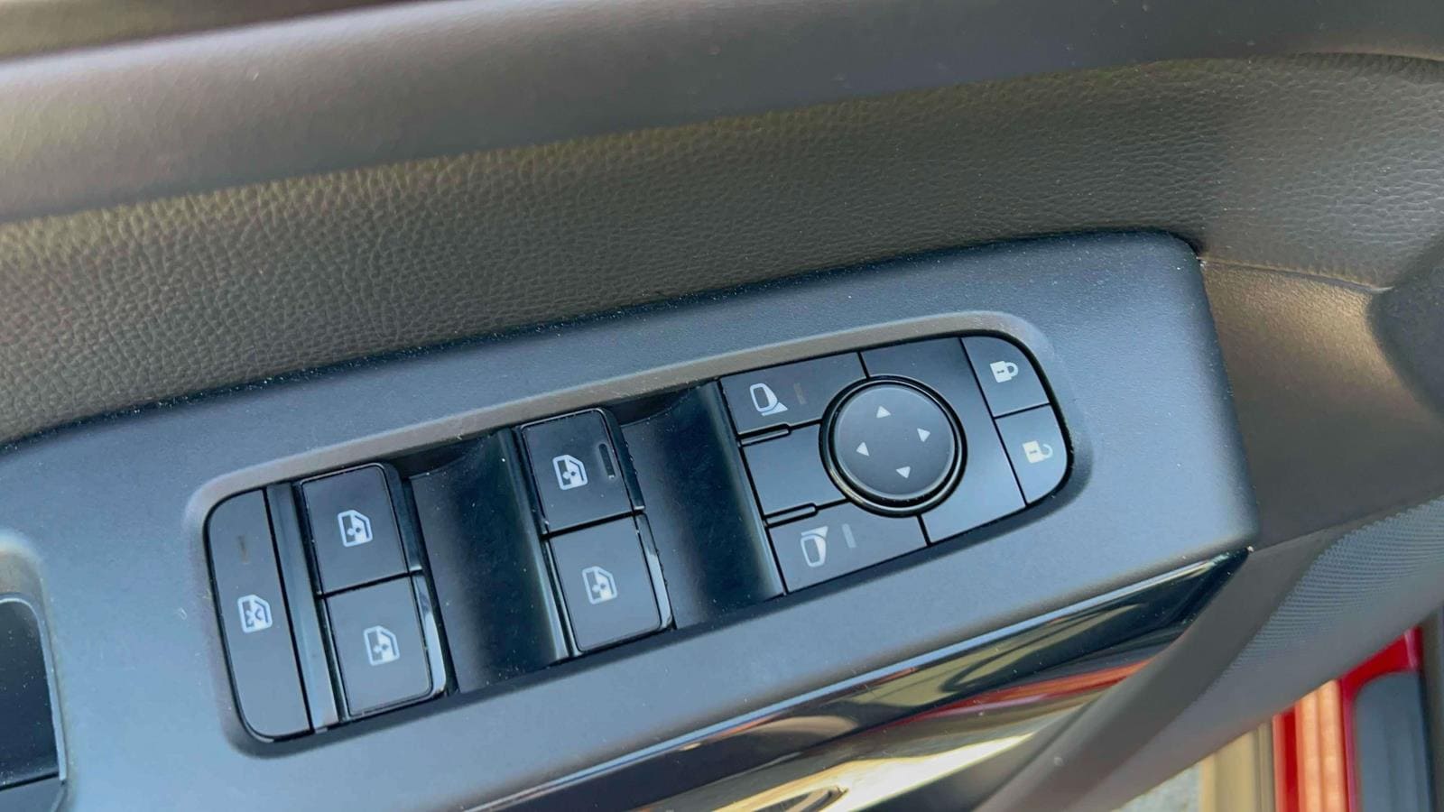 2023 Nissan Pathfinder SV - Photo 22