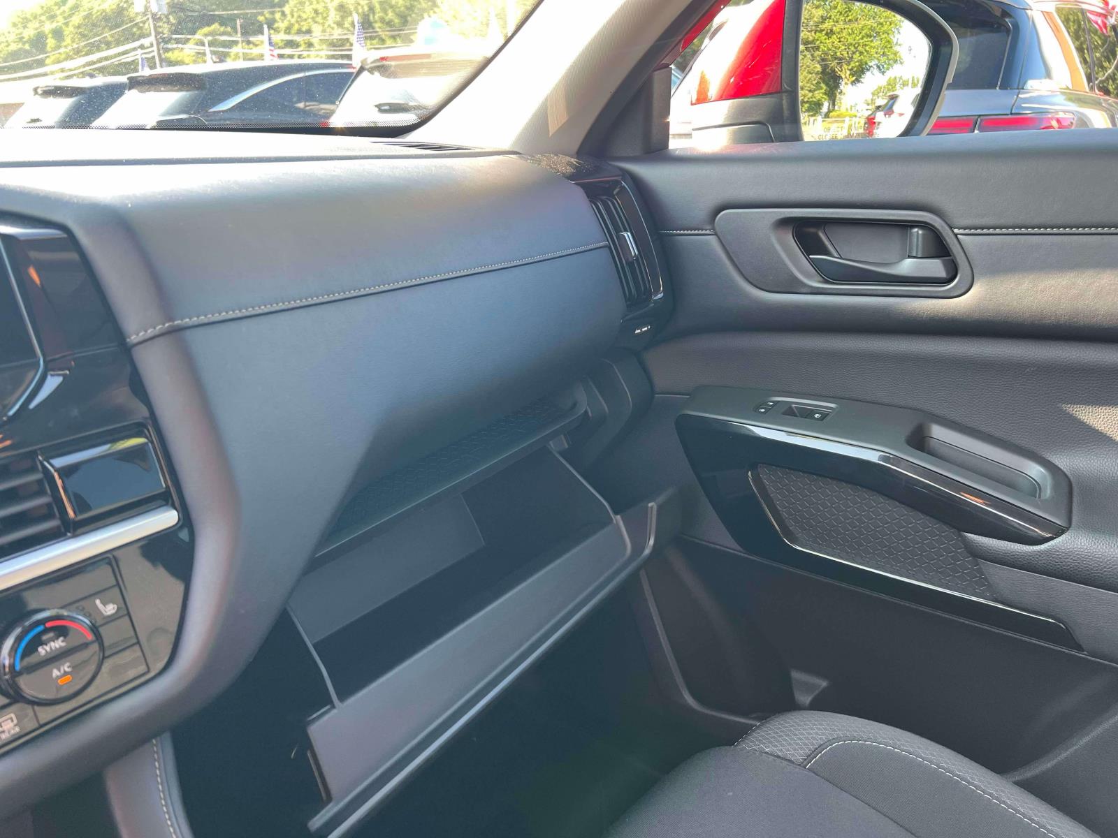 2023 Nissan Pathfinder SV - Photo 12