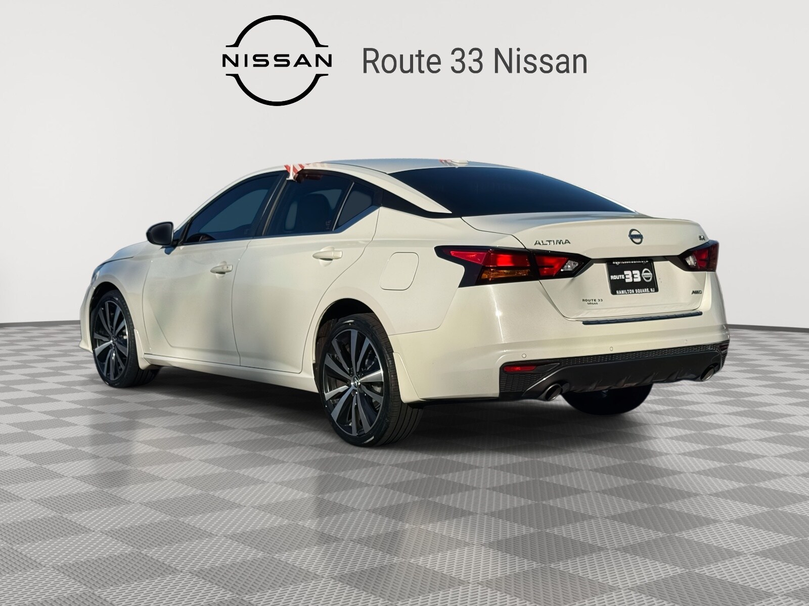 2022 Nissan Altima SR photo 2
