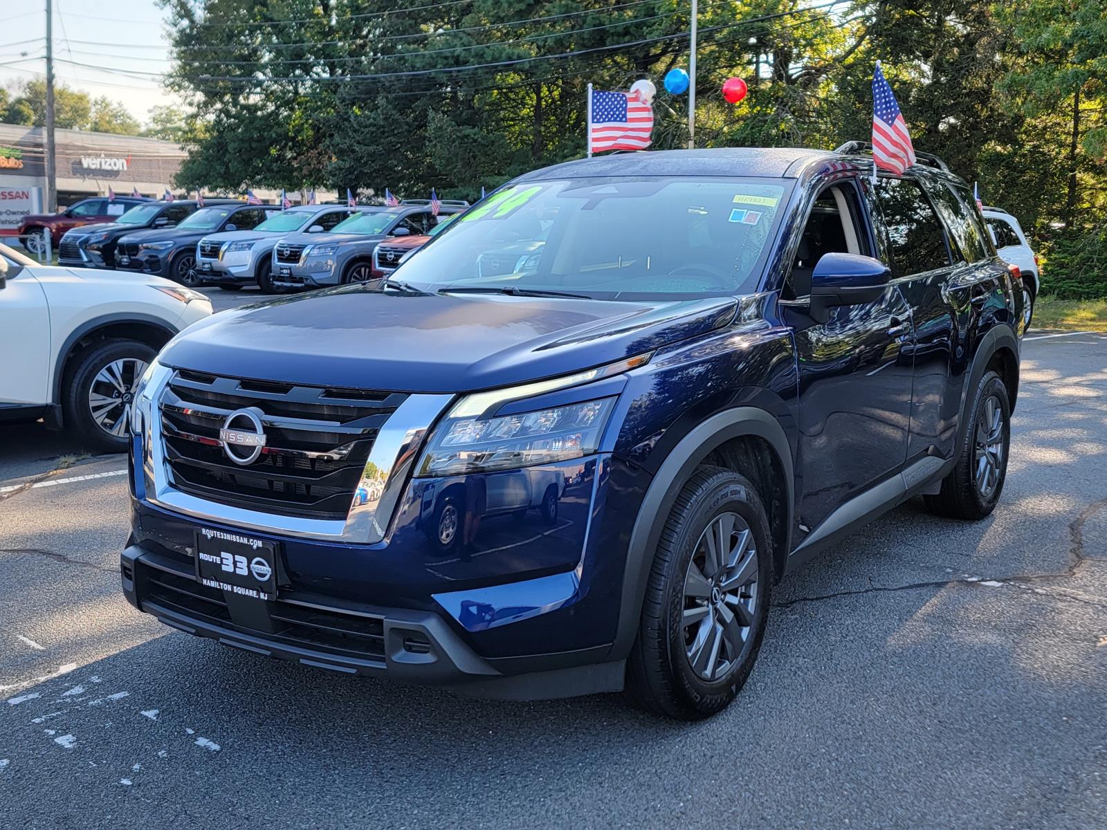 2024 Nissan Pathfinder SV photo 2