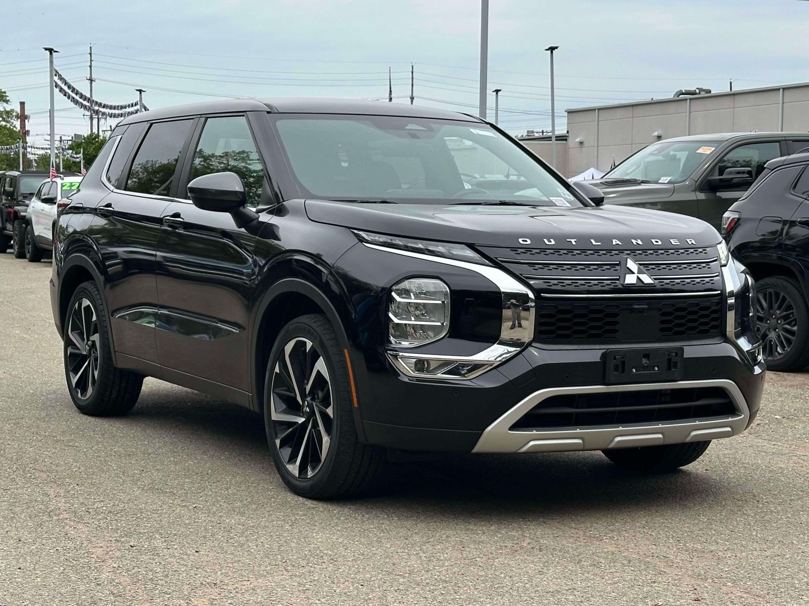 2022 Mitsubishi Outlander SE S-AWC's photo